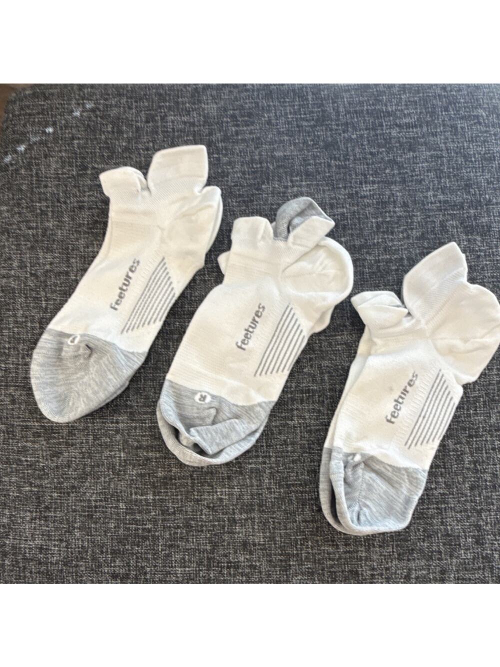 Feetures Size M Tab White & Gray Elite Ultra Light Activewear Socks 3 Pairs